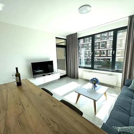 New In Old Town Danube View Apartmán *